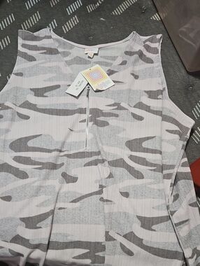 Women’s LULAROE Sleeveless Camo Zip Front Top - Gray/White